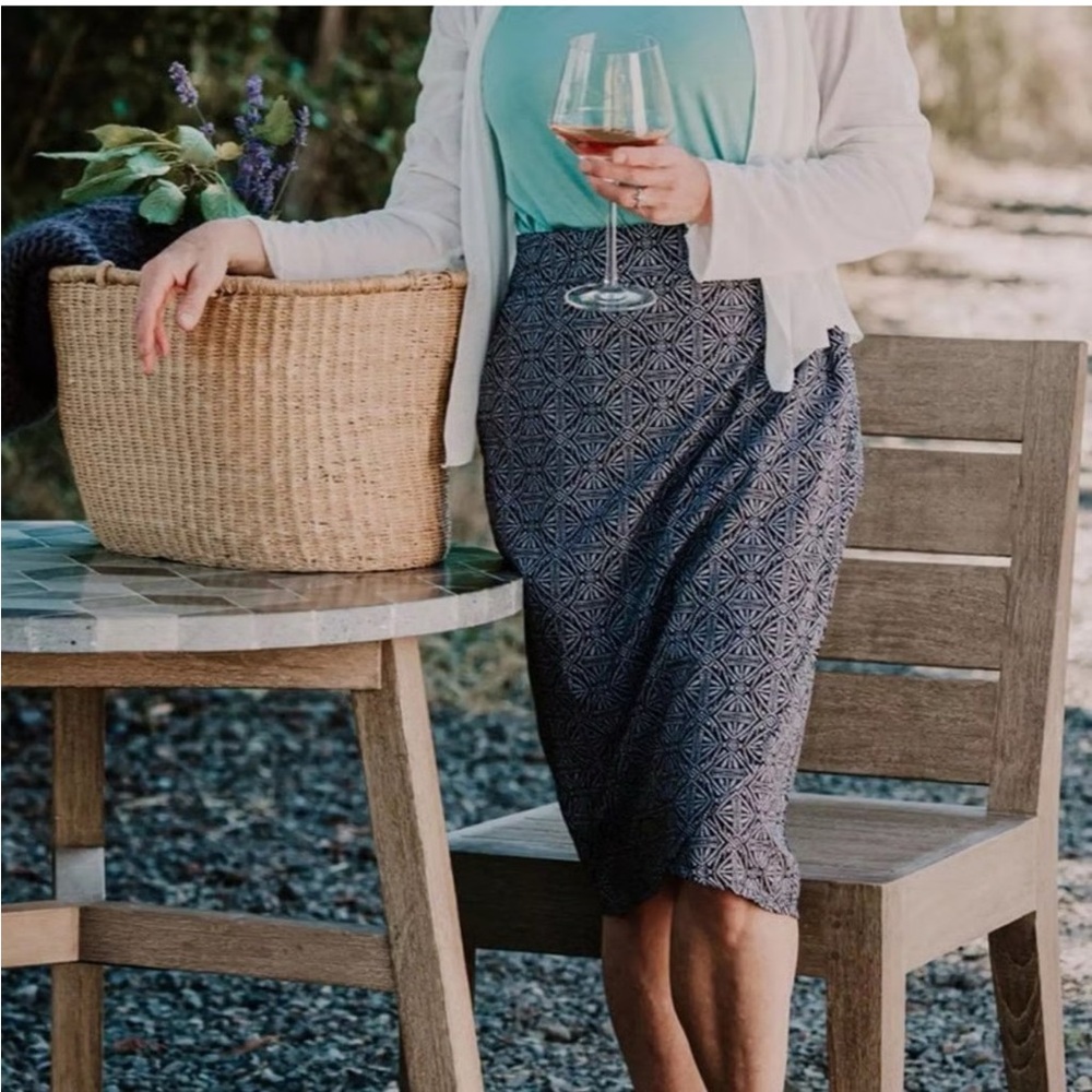 Rip Skirt Length 3
BLACK PEARL BATIK M